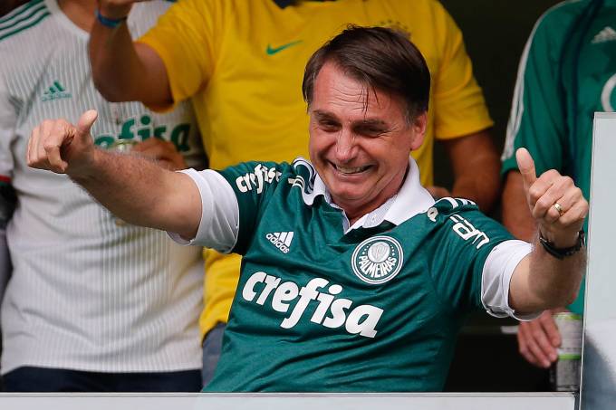 Bolsonaro defende volta do futebol no país: “Está sendo trabalhado nesse sentido”