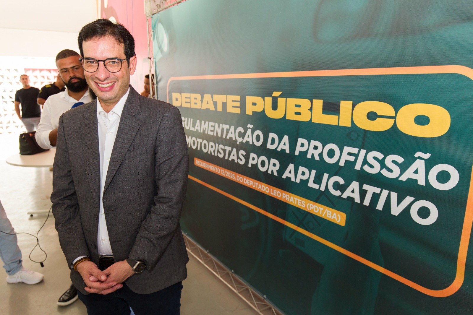 ”Queremos uma definição ainda este ano”, declara Leo Prates em audiência pública para regulamentar motoristas por aplicativo