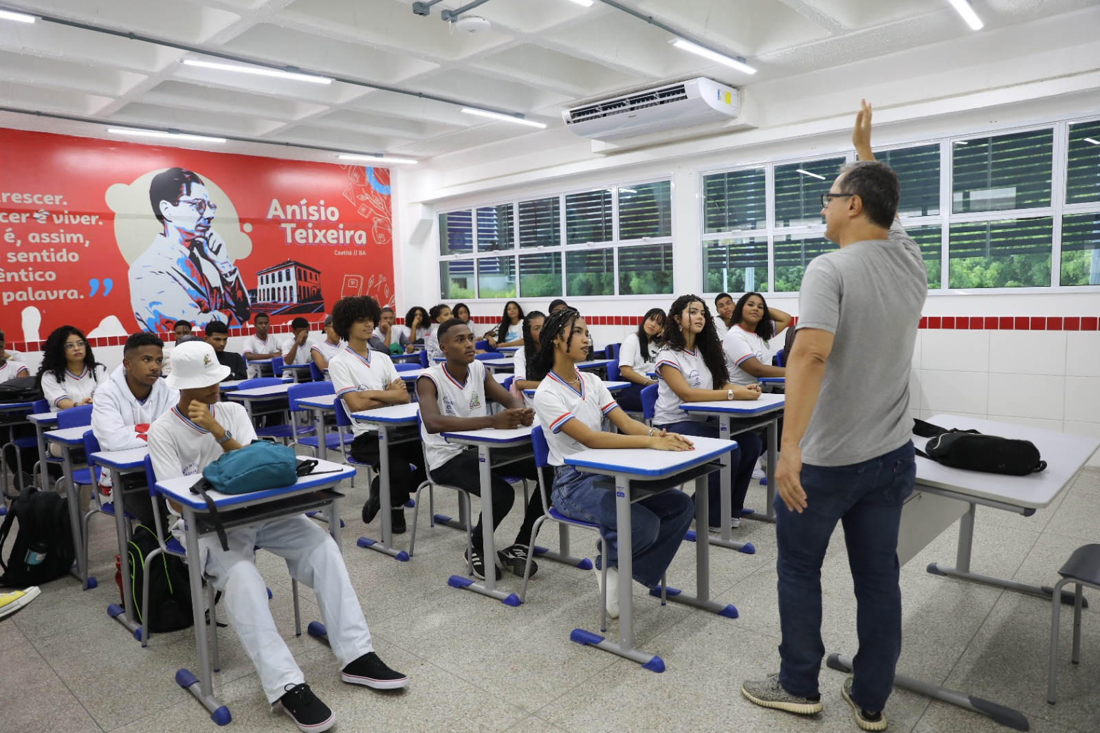 Bahia alcança liderança nacional em taxa de escolarização entre adolescentes – Bahia sem Fronteiras